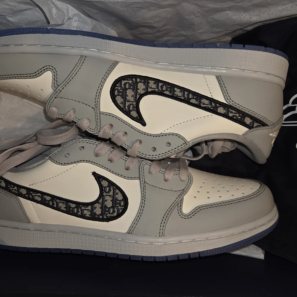 Jordan 1 Retro Low Dior Sneakers - Picture 1 of 7